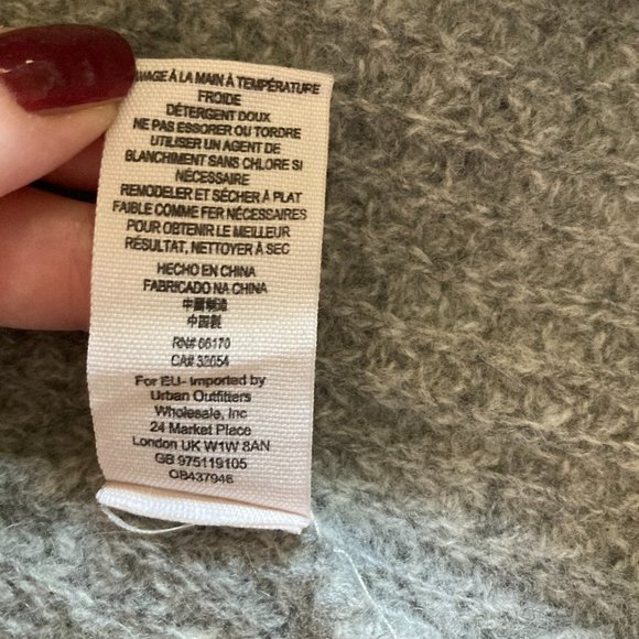 Free People oversized waffle knit grey wool sweater, relaxed fit, cowl neck - Picture 8 of 12